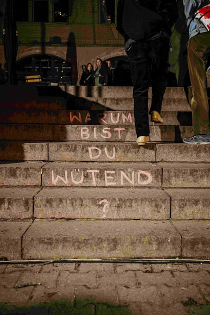 Symbolbid Wir gegen die
