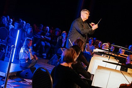 Wir gegen die Kontrast